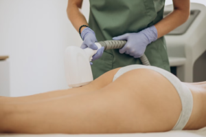 Epilation laser des cuisses à l'Eveil d'Essences