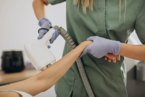 Epilation laser des bras à l'Eveil d'Essences