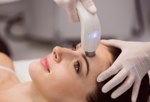 Epilation laser des sourcils à l'Eveil d'Essences